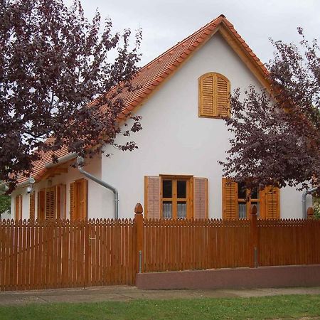 Apartment Balatonbereny 8 Buitenkant foto