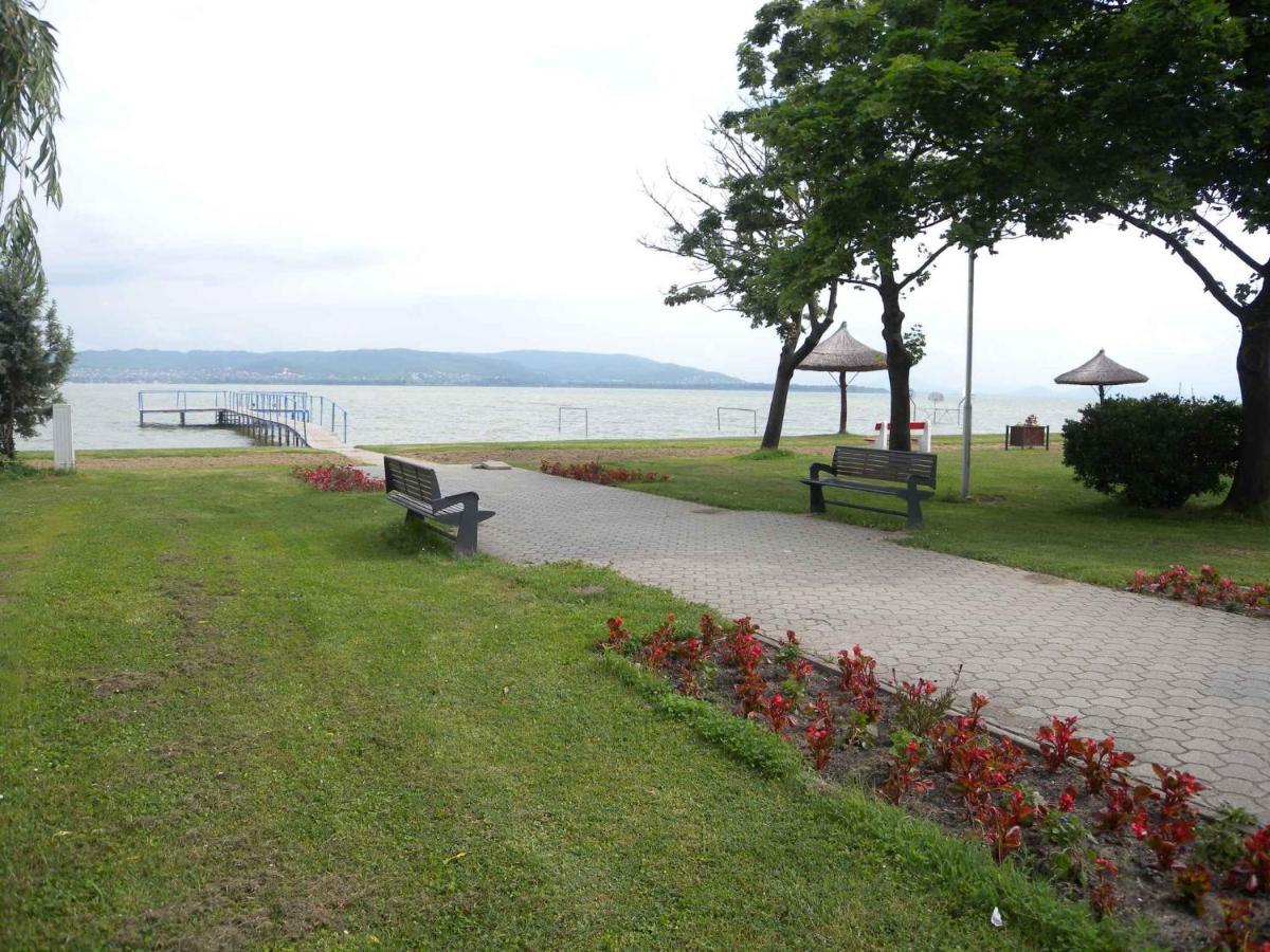 Apartment Balatonbereny 8 Buitenkant foto