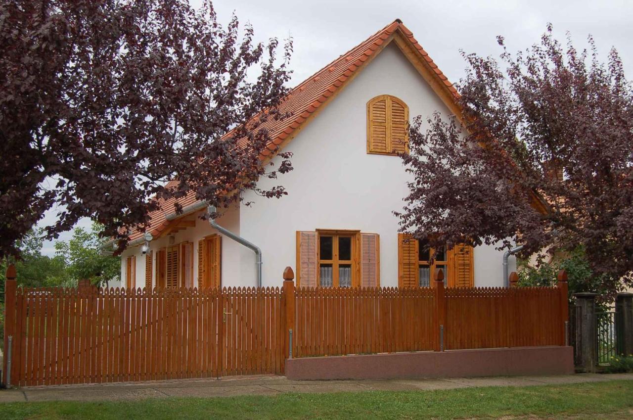 Apartment Balatonbereny 8 Buitenkant foto