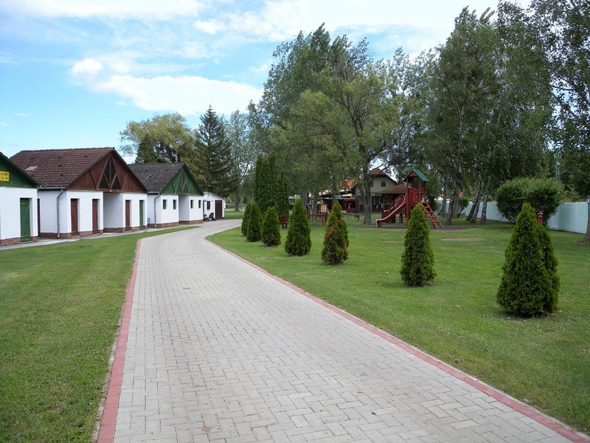 Apartment Balatonbereny 8 Buitenkant foto